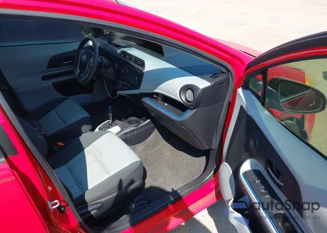 2012 Toyota Prius C Three from USA, damaged, VIN JTDKDTB36C1512060